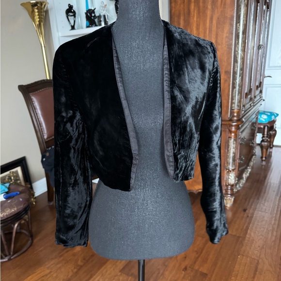 A.J.‎ Bari Neiman Marcus Black Velvet Crop Jacket - Picture 1 of 9